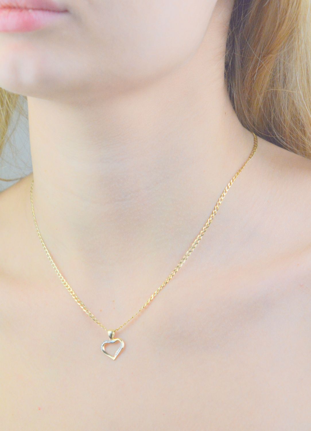 Zawieszka złota serce z cyrkonią próba 585, ZA 7314 585 Zawieszka złota serce z cyrkonią próba 585, ZA 7314 585. Wisiorek został wykonany z wysokiej jakości złota próby 585.jpg